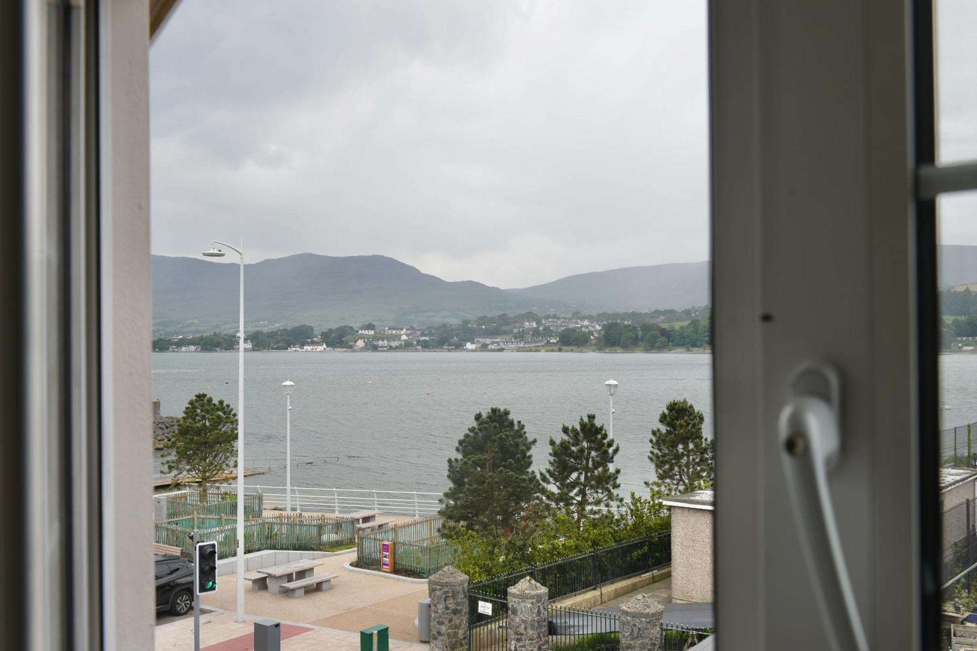 The Lough & Quay Accommodation Town Centre 沃伦波因特 外观 照片