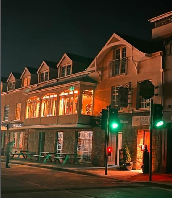 The Lough & Quay Accommodation Town Centre 沃伦波因特 外观 照片